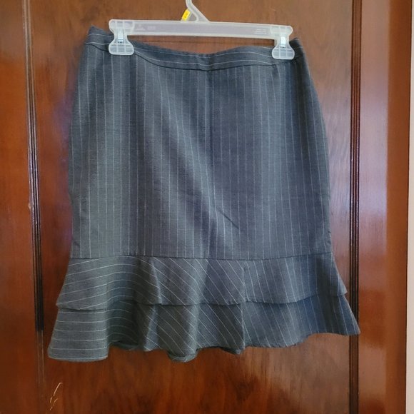 Banana Republic Pinstripe A-Line Skirt Sz 2  EUC - Picture 1 of 4
